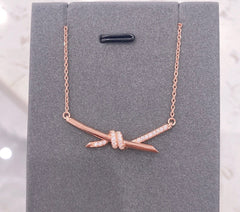 KNOT NECKLACE DIAMONDS