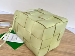 SMALL CASSETTE BUCKET 18 IN PASTEL YELLOW CALFSKIN