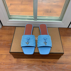 LP RAFFIA CHARMS FLATS SANDAL SKY CALFSKIN