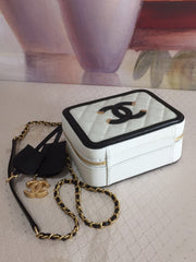 CC MINI 17 VANITY CASE IN BLACK MIX WHITE CALFSKIN GOLD HARDWARE