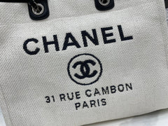 CC DEAUVILLE LARGE 38 TOTE BAG IN WHITE CANVAS WITH BLACK LOGO