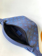LV 25S DISCOVERY BUMBAG 44 IN DARK BLUE EMBOSSED MONOGRAM ECLIPSE CALFSKIN