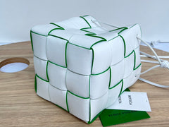 SMALL CASSETTE BUCKET 18 IN WHITE AND GREEN LINING CALFSKIN