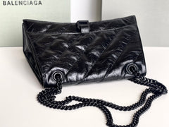 CRUSH MEDIUM CHAIN BAG 31 IN BLACK QUILTED CRUSHED CALFSKIN BLACK HARDWARE