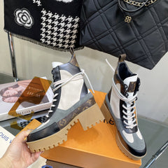 LAUREATE PLATFORM BOOTS IN WHITE CALFSKIN AND COIN GRAY SUEDE