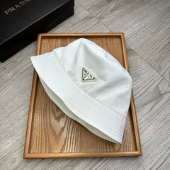 BUCKET HAT IN WHITE RE-NYLON 741389