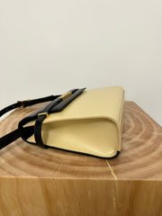 MANHATTAN 29 TOP-HANDLE IN SMOOTH BLACK BEIGE CALFSKIN