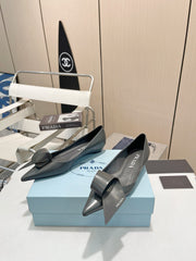 POINTED TOE PUMPS KITTEN HEEL IN GRAY GLOSSY LAMBSKIN WITH BOW