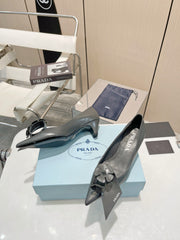 PUMPS KITTEN HEEL IN GRAY SHINY CALFSKIN ATTACHED FLOWERS