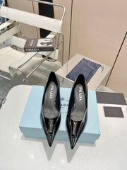 KITTEN HEEL PUMPS WITH CREATIVE SHAPE IN BLACK GLOSSY LAMBSKIN