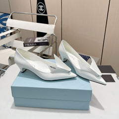 KITTEN HEEL PUMPS WITH CREATIVE SHAPE IN WHITE GLOSSY LAMBSKIN