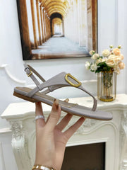 THONG SANDALS IN THISTLE PURPLE CALFSKIN WITH GOLD LOGO