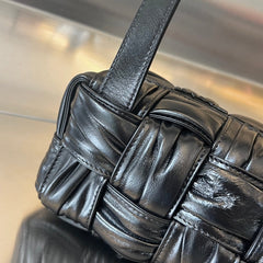 SMALL BRICK CASSETTE 23 IN BLACK SOFT LAMBSKIN