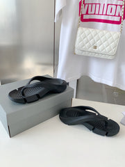 THONG SANDALS IN BLACK RUBBER