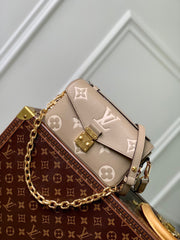 POCHETTE MÉTIS EAST WEST 21 IN BEIGE MONOGRAM EMPREINTE CALFSKIN EMBOSSED LOGO
