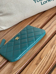 CC CLASSIC SMALL 15 ZIPPED POUCH IN PINE GREEN GRAINED CALFSKIN