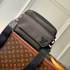 FASTLINE MESSENGER 23.5 IN DARK BROWN PATENT CALFSKIN