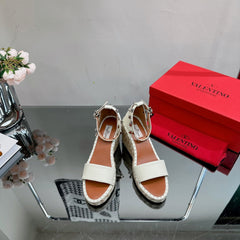 ROCKSTUD WEDGE 85 MM IN WHITE CALFSKIN