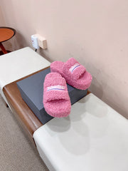 THICK-SOLED SLIPPERS IN PINK WOOL