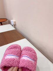 THICK-SOLED SLIPPERS IN PINK WOOL