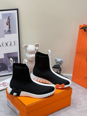 H FUN CLASSIC SNEAKER STYLISH BLACK AND WHITE LINE FABRIC