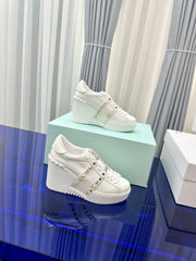 FLATFORM ROCKSTUD UNTITLED SNEAKER IN WHITE CALFSKIN