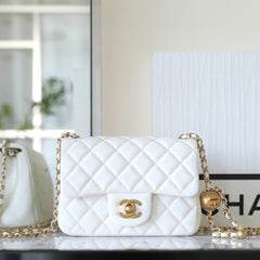 CHANEL 25S FLAP BAG 18 CM IN WHITE LAMBSKIN WITH GOLD HARDWARE