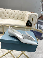 BALLET FLATS ATTACHED CREATIVE FLOWERS IN WHITE PATENT CALFSKIN