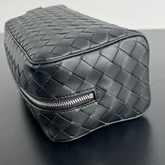 INTRECCIATO CLUTCH 26 IN BLACK CALFSKIN