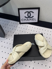 TWISTED SLIPPERS IN WHITE LAMBSKIN