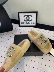 THICK-SOLED SLIPPERS IN BEIGE CREAM SHEEP WOOL