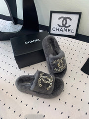 THICK-SOLED SLIPPERS IN GREY SHEEP WOOL