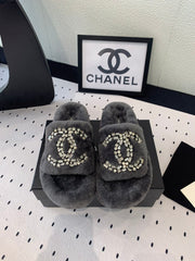 THICK-SOLED SLIPPERS IN GREY SHEEP WOOL