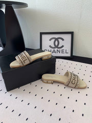 CC RHINESTONE LETTER SLIPPERS BEIGE LAMBSKIN