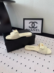 CC SLIPPERS IN WHITE CALFSKIN