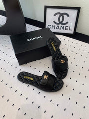 CC SLIPPERS IN BLACK CALFSKIN