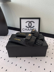CC SLIPPERS IN BLACK CALFSKIN