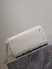 MEDIUM LADY BAG 24 IN WHITE QUILTED MACROCANNAGE CALFSKIN BLACK STRAP