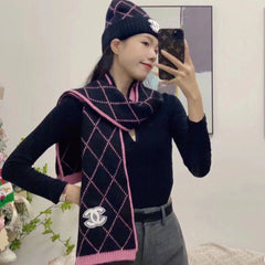 SET HAT AND SCARF IN BLACK MIX BRIGHT PINK WOOL 422596