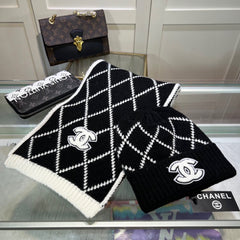 SET HAT AND SCARF IN BLACK MIX WHITE WOOL 422597