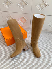 HM 25S TALL BOOTS 50 MM IN BROWN SUEDE WITH GOLD HARDWARE