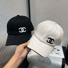 BASEBALL HAT IN WHITE WITH BLACK TRIM 673994