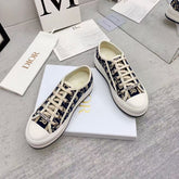 WALKN 45 BEIGE BLUE OBLIQUE EMBROI-DERY CANVAS