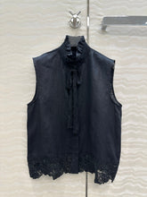 SLEEVELESS BLOUSE IN BLACK LINEN LACE TRIM AND NECK TIE