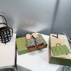 GG MATELASSÉ CANVAS SLIDES LIGHT GREEN