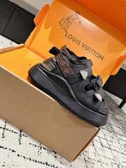 LV WEDGE SANDALS 25S 55 MM IN BLACK CALFSKIN