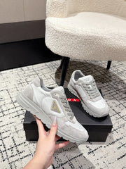 PRADA 25S MEN SNEAKERS LOGO IN WHITE AND LIGHT GRAY NUBUCK AND CANVAS