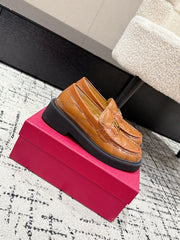 VLTN LOAFER 25S IN BROWN CALFSKIN WITH GOLD HARDWARE