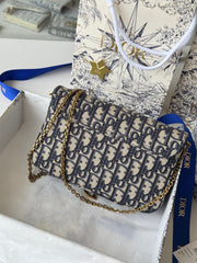 DIOR 25S MEDIUM SADDLE POUCH WITH CHAIN 21 IN BLUE DIOR OBLIQUE JACQUARD CANVAS
