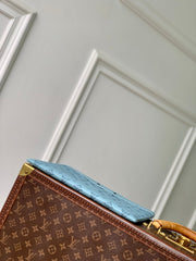 POCHETTE TO GO 30 IN SKY BLUE MONOGRAM SHADOW CALFSKIN EMBOSSED LOGO